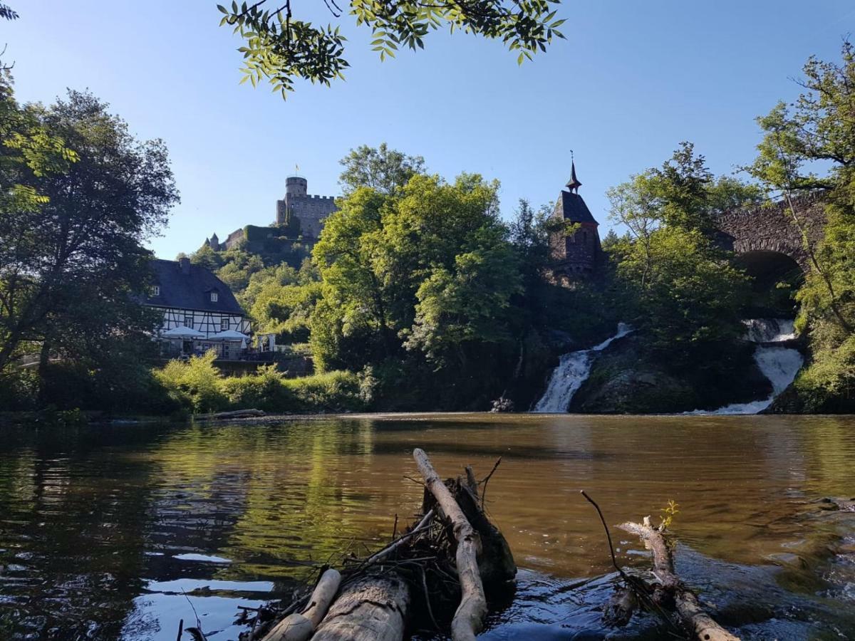 Gaestehaus Burgberg, Weinhaus Fries Hotel Kattenes Exterior foto