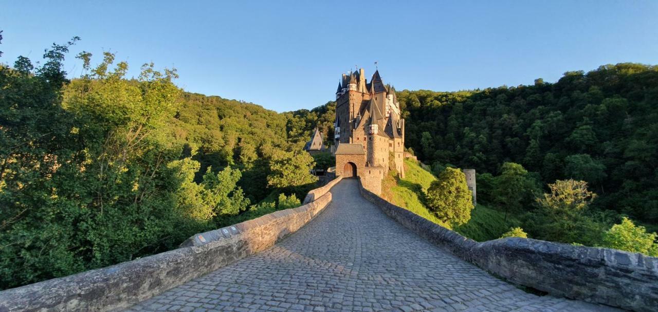 Gaestehaus Burgberg, Weinhaus Fries Hotel Kattenes Exterior foto